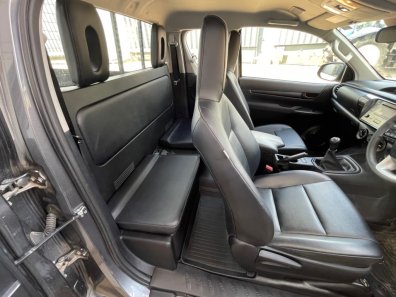 Toyota Hi-Lux Extra-Cab pickup 2.4 Diesel