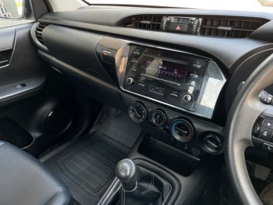 Toyota Hi-Lux Extra-Cab pickup 2.4 Diesel