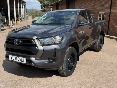 Toyota Hi-Lux Extra-Cab pickup 2.4 Diesel