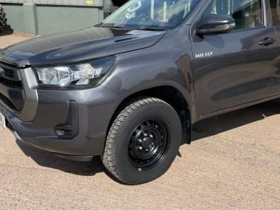 Toyota Hi-Lux Extra-Cab pickup 2.4 Diesel