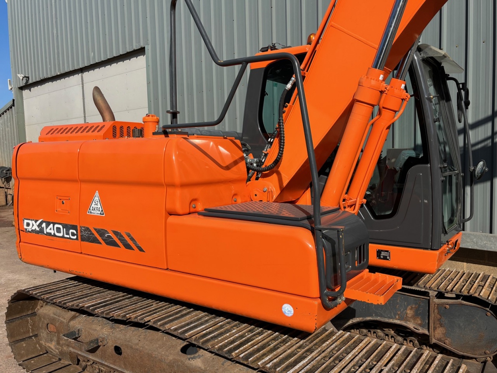 Doosan DX140LC