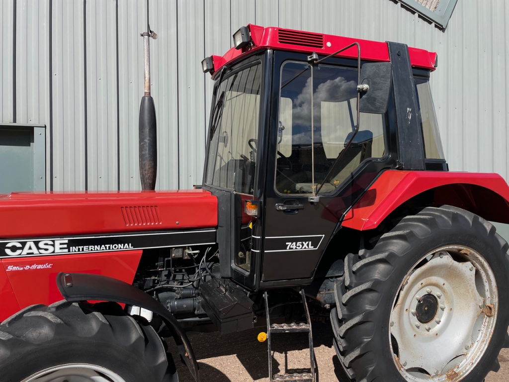 Case 745XL