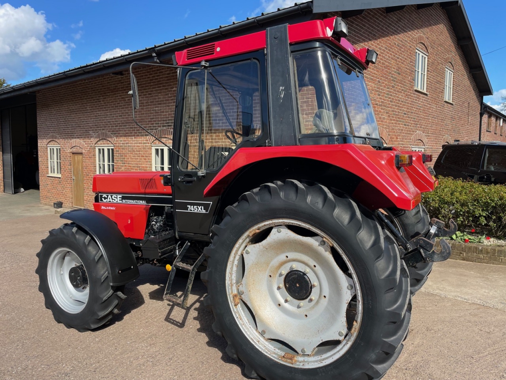 Case 745XL
