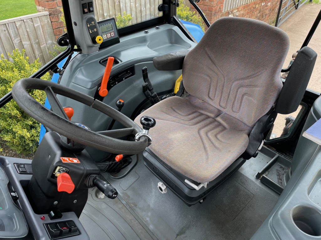 New Holland TL90