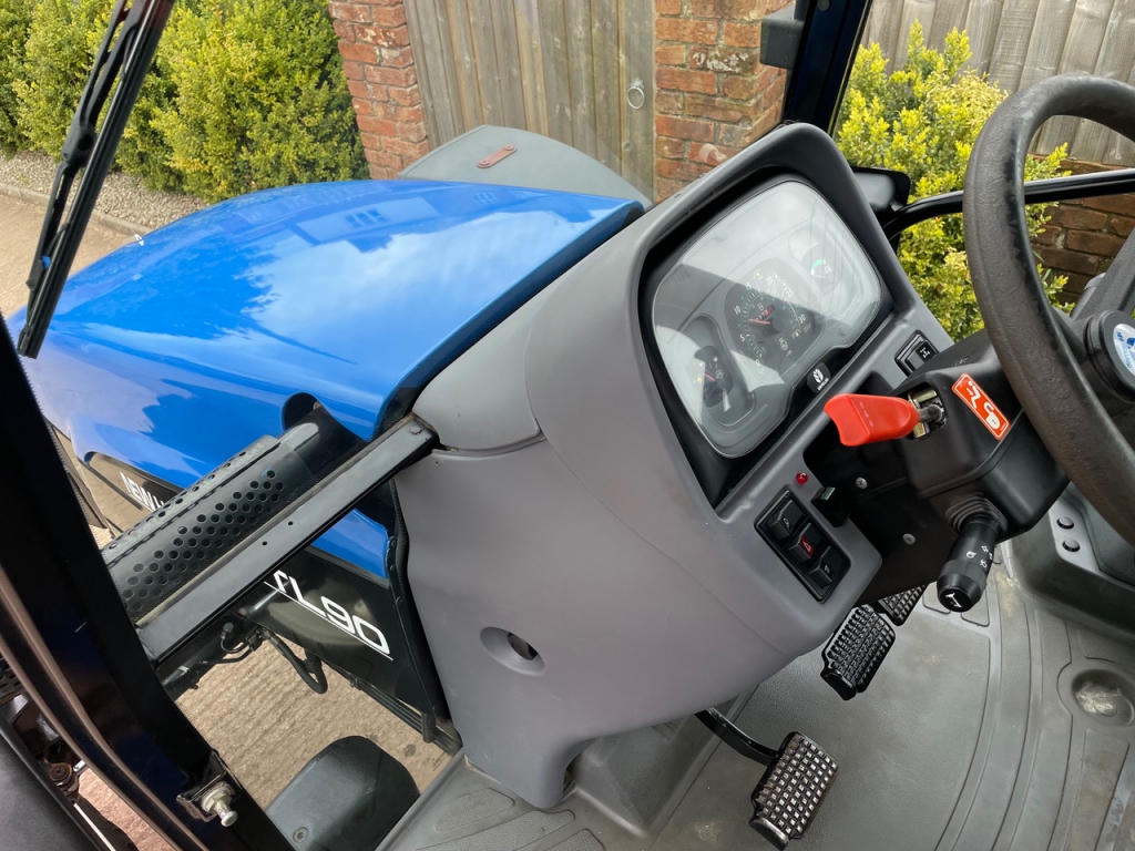 New Holland TL90