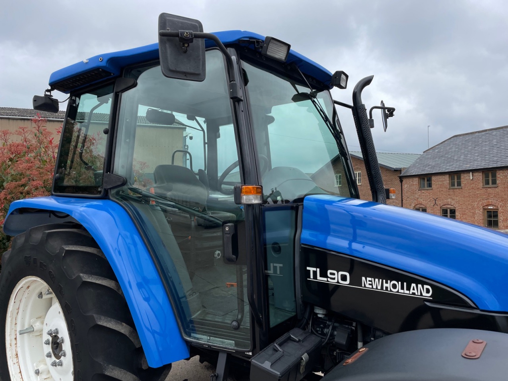 New Holland TL90