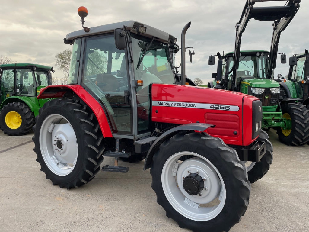 Massey Ferguson 4255
