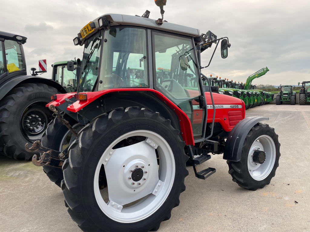 Massey Ferguson 4255