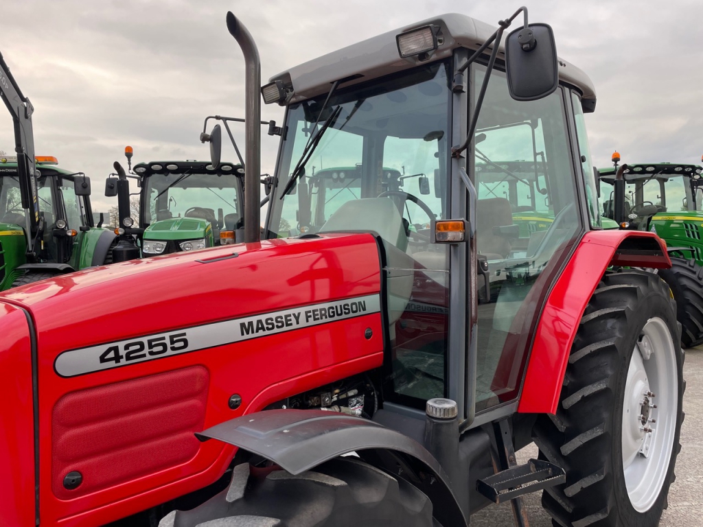 Massey Ferguson 4255