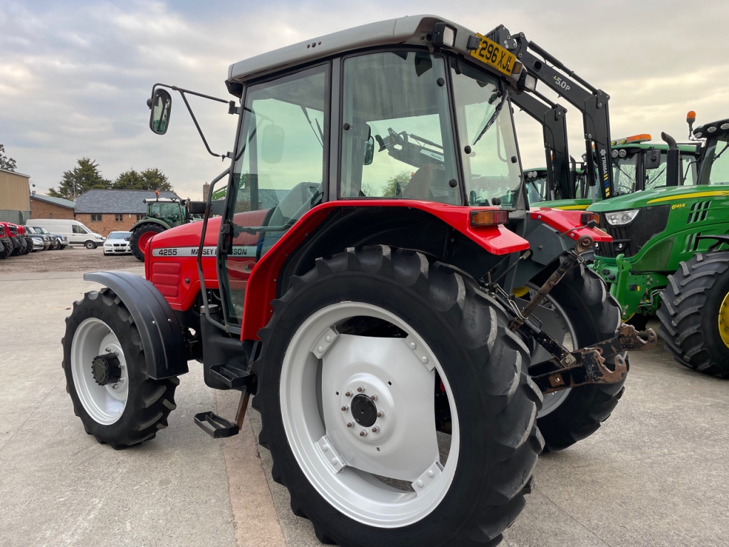 Massey Ferguson 4255