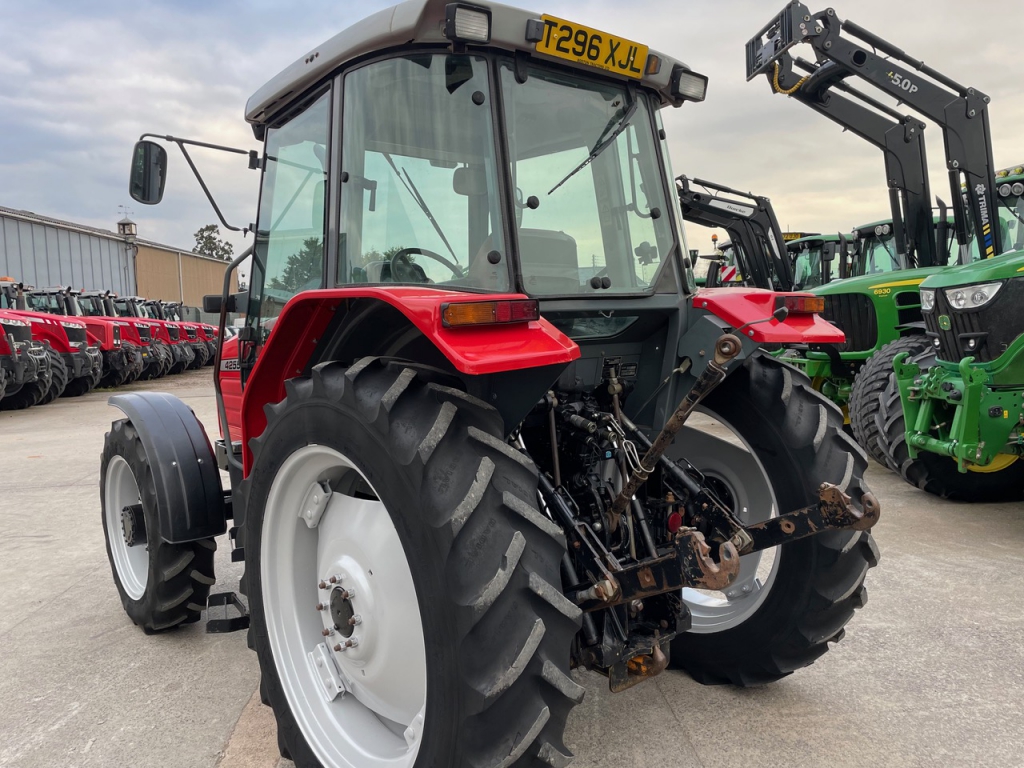 Massey Ferguson 4255