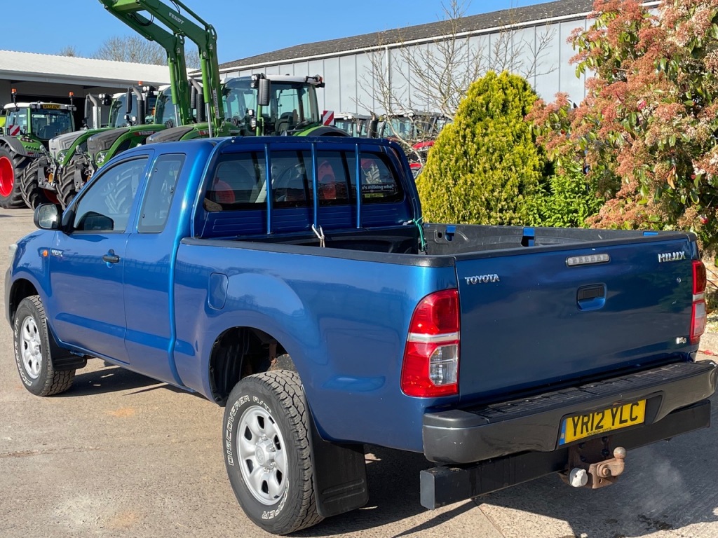 Toyota Hi-Lux Extra Cab