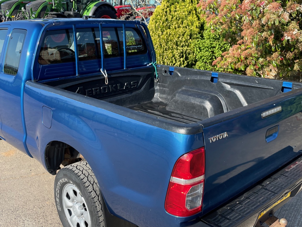 Toyota Hi-Lux Extra Cab