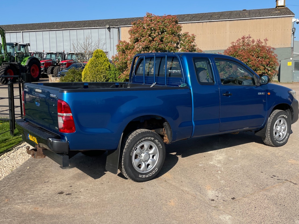 Toyota Hi-Lux Extra Cab