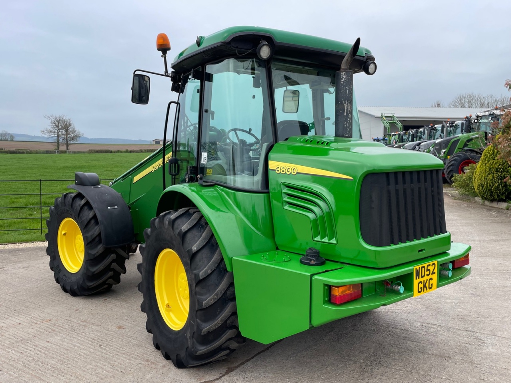 John Deere 3800