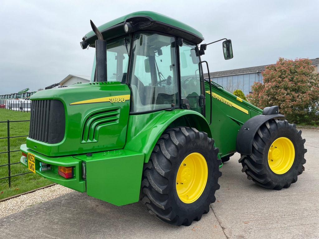 John Deere 3800