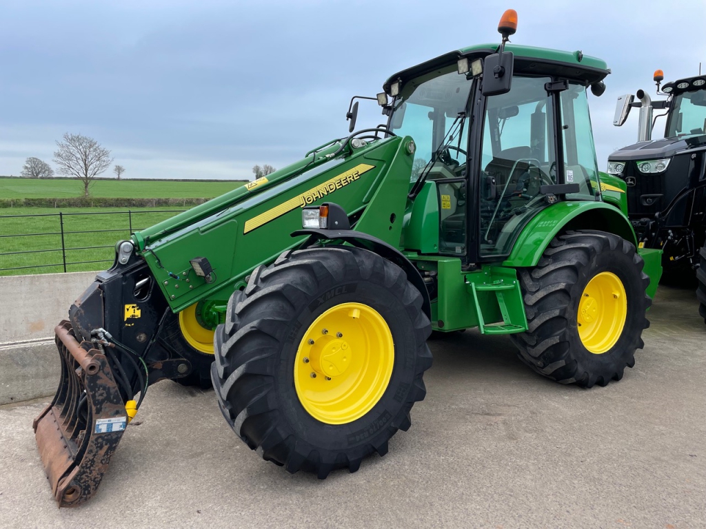 John Deere 3800