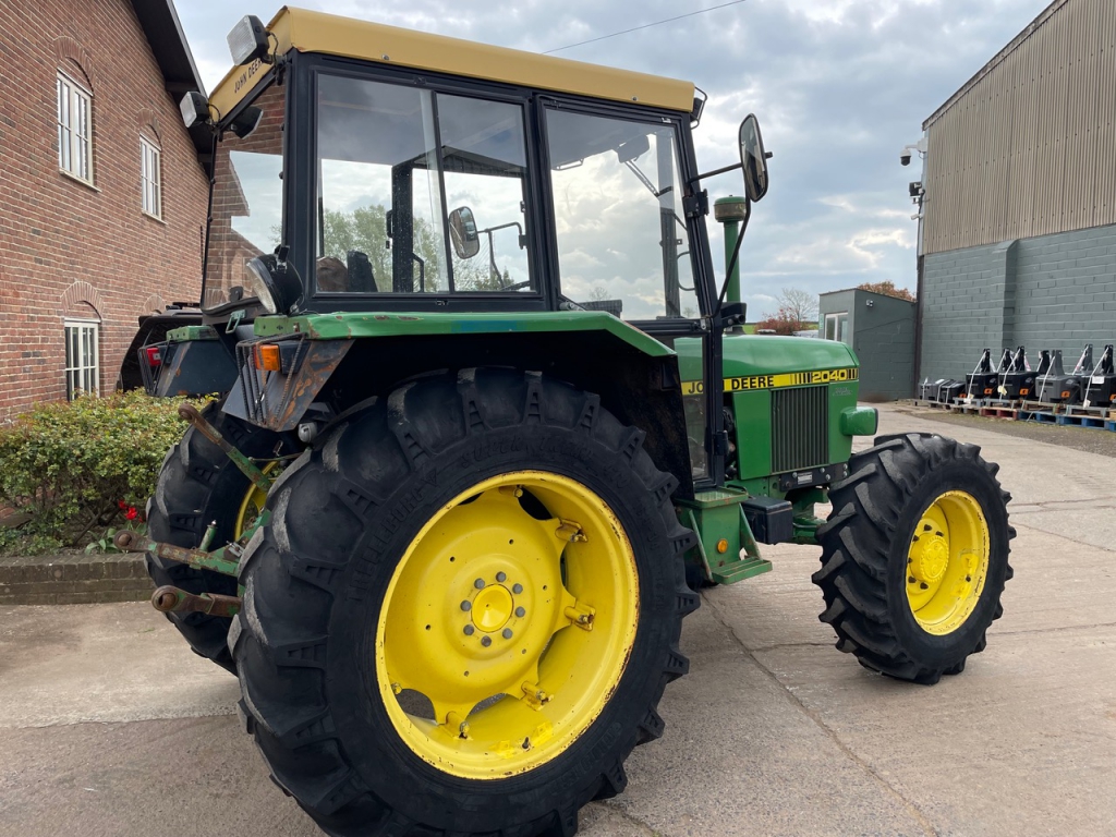 John Deere 2040