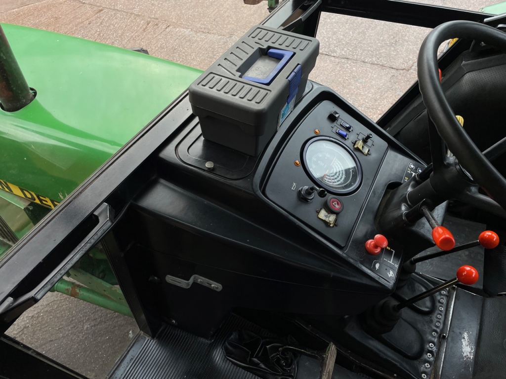 John Deere 2040