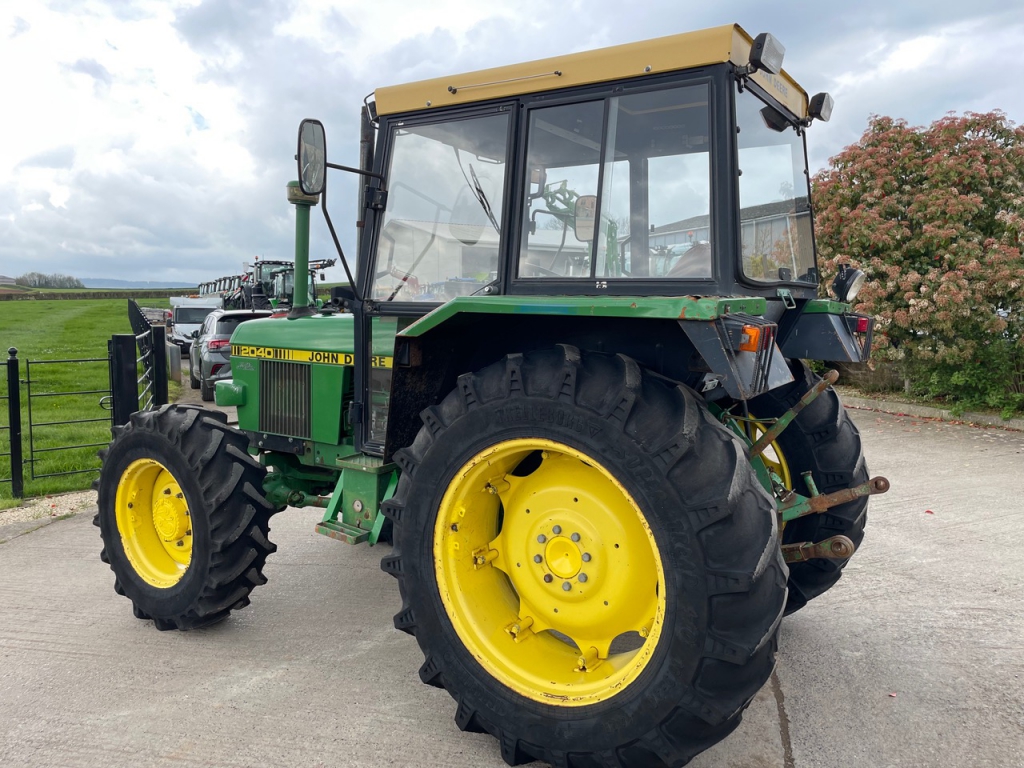 John Deere 2040