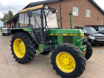 John Deere 2040