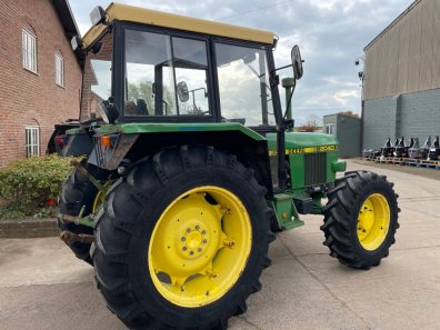 John Deere 2040