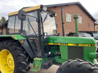 John Deere 2040