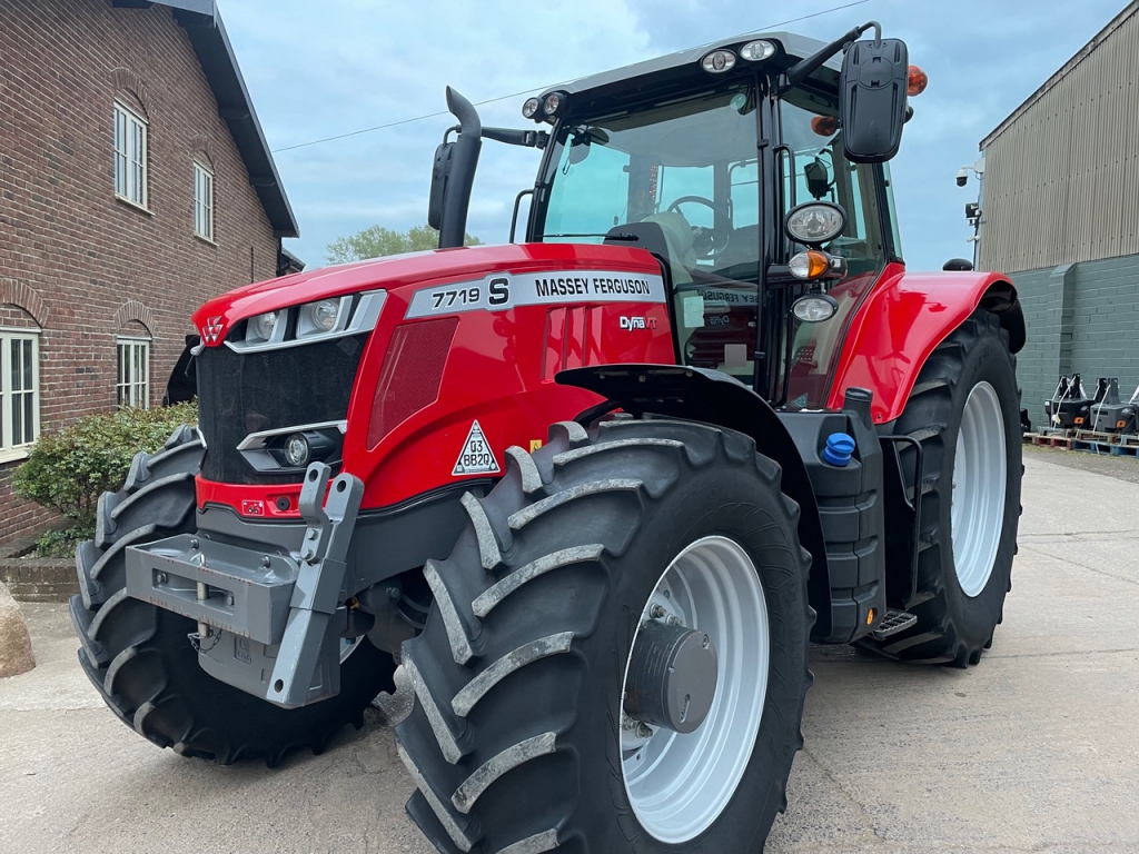Massey Ferguson 7719S Efficient Dyna-VT