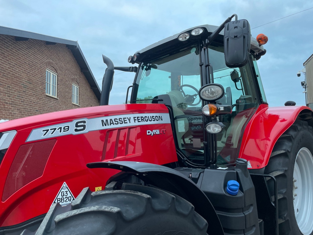 Massey Ferguson 7719S Efficient Dyna-VT