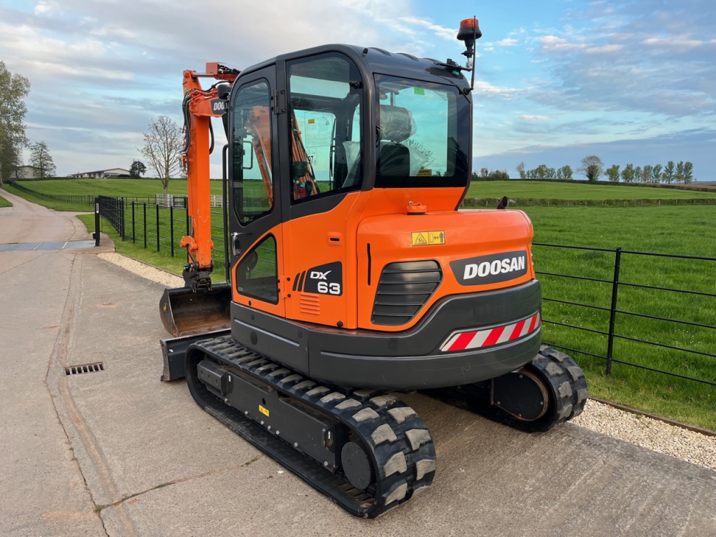 Doosan DX63