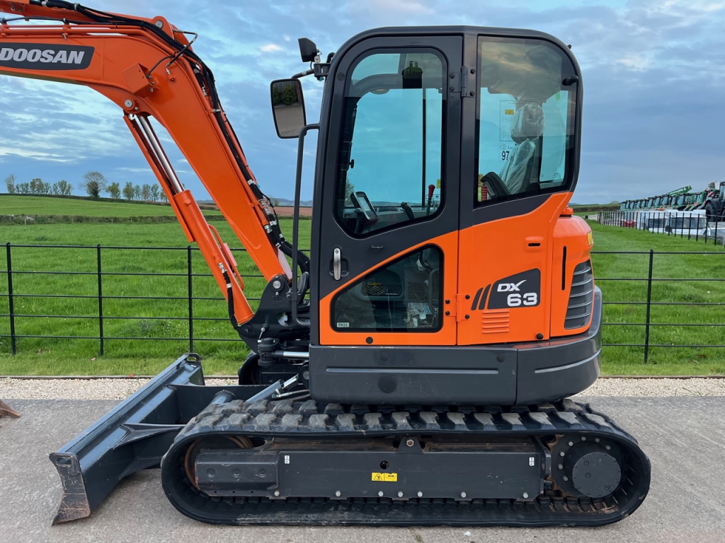 Doosan DX63