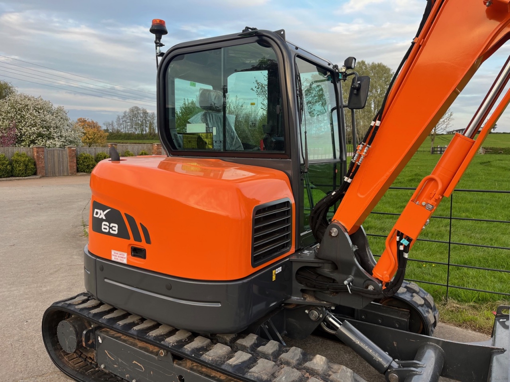 Doosan DX63