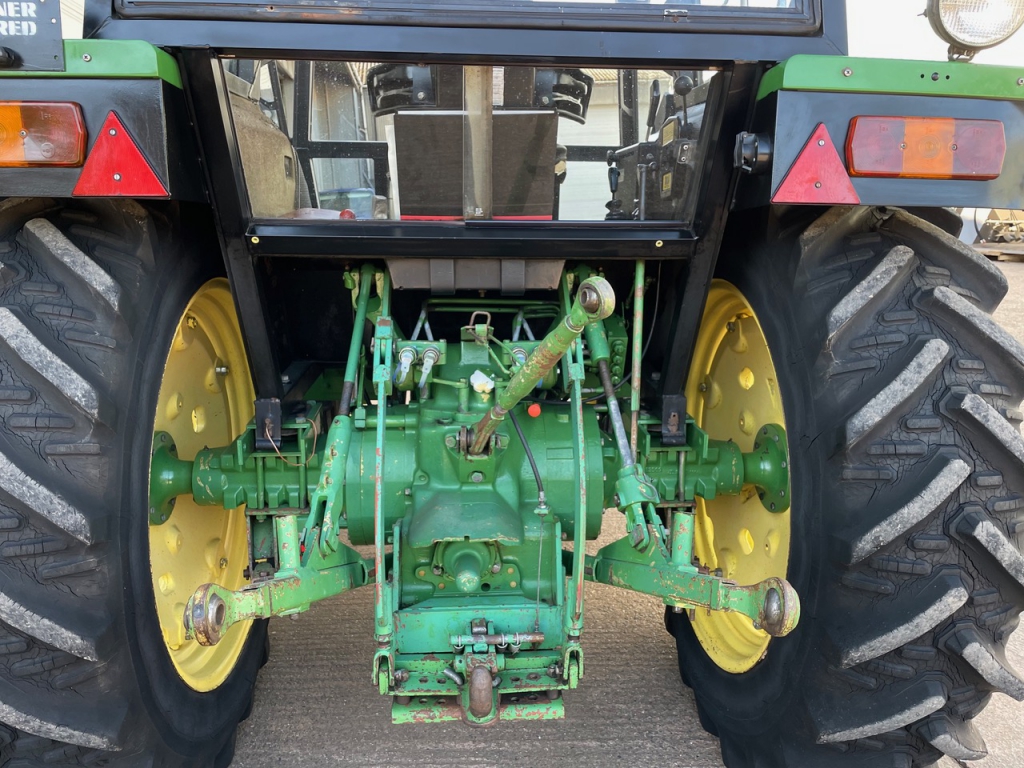John Deere 2130