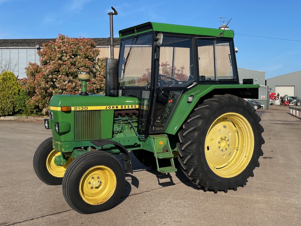 John Deere 2130