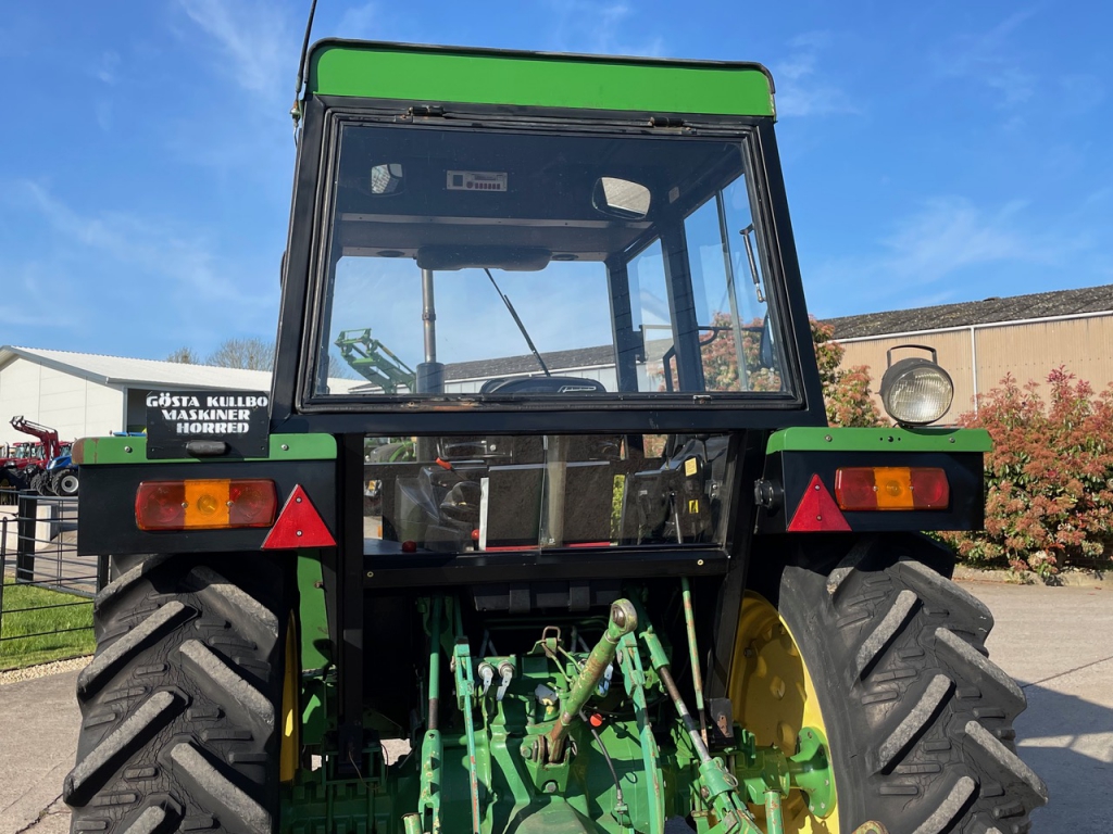 John Deere 2130