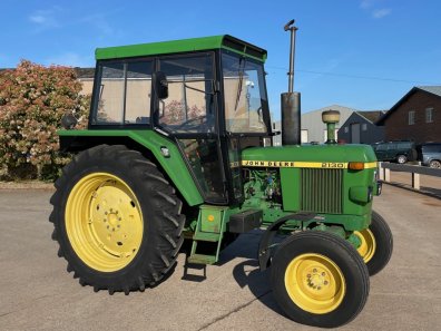 John Deere 2130