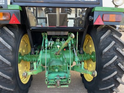 John Deere 2130