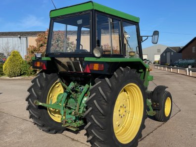 John Deere 2130