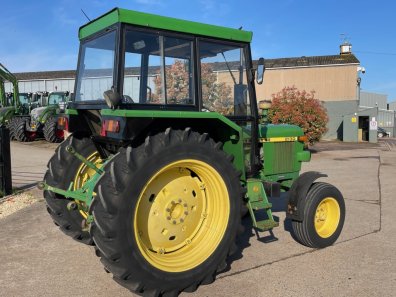 John Deere 2130