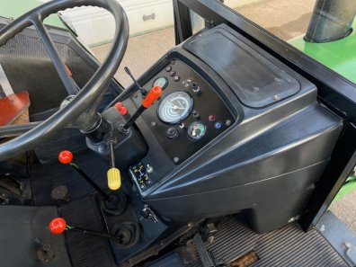 John Deere 2130