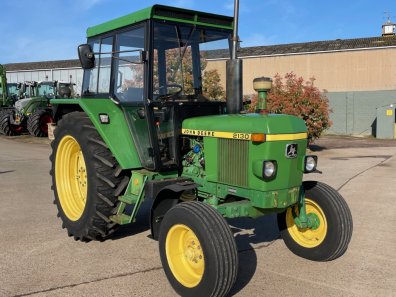 John Deere 2130