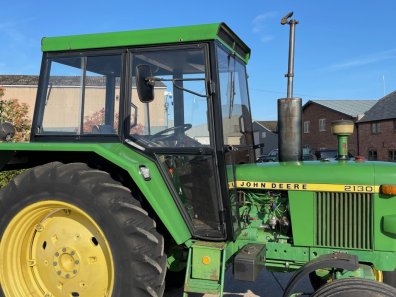 John Deere 2130