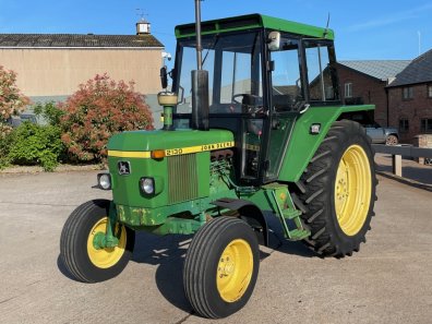 John Deere 2130