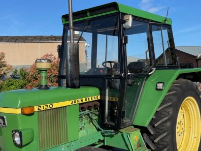 John Deere 2130