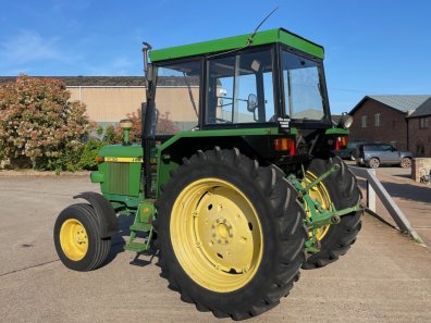 John Deere 2130