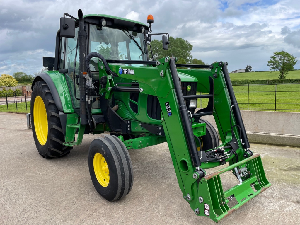 John Deere 6130