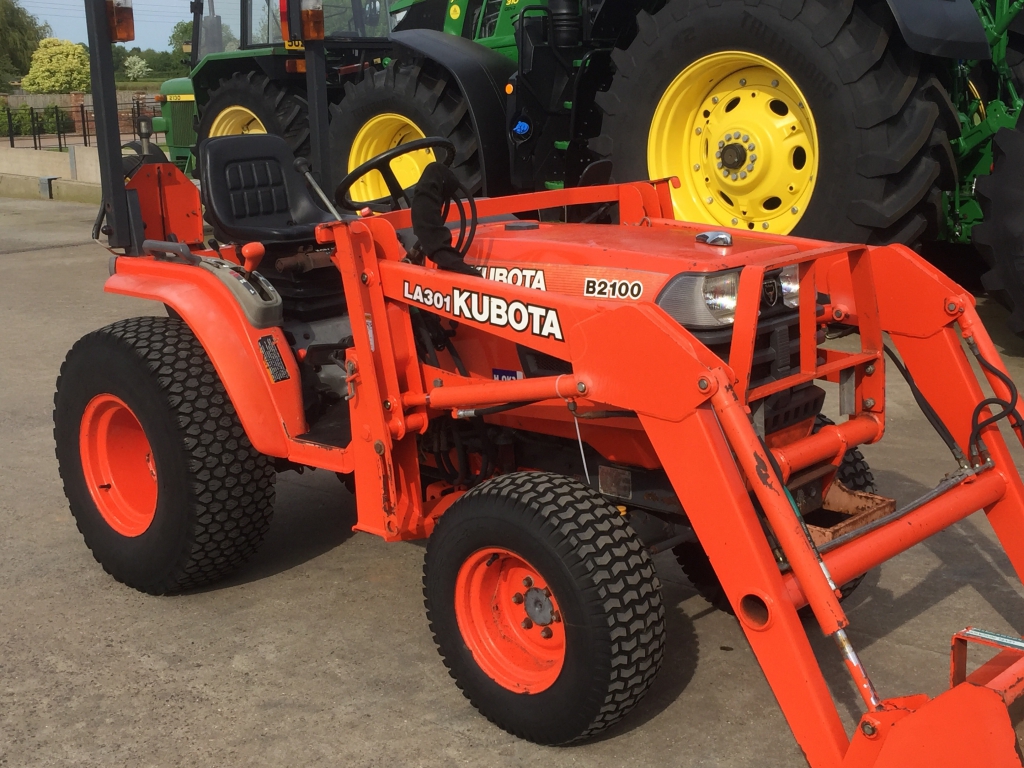 Kubota B2100 Compact