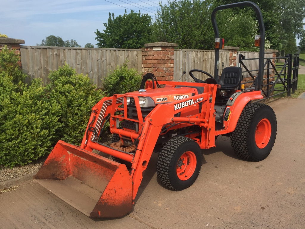 Kubota B2100 Compact