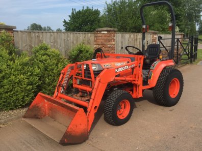 Kubota B2100 Compact