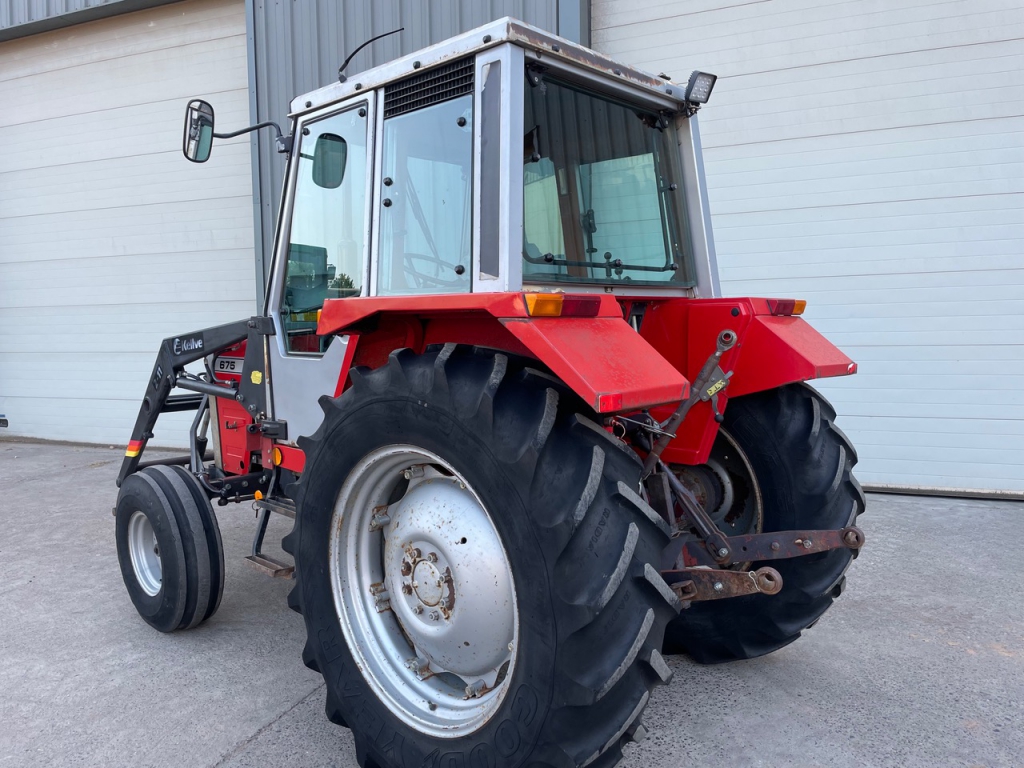 Massey Ferguson 675